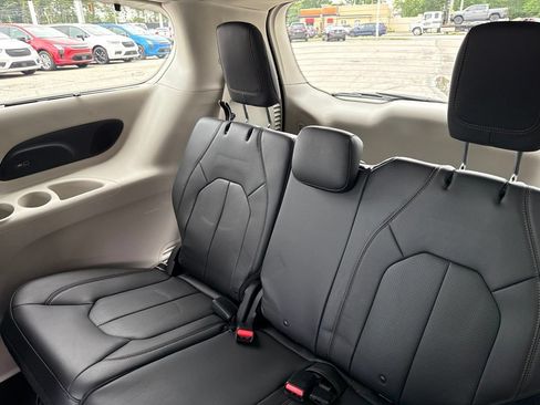 Used 2020 Chrysler Pacifica Touring-L Plus FWD image 48