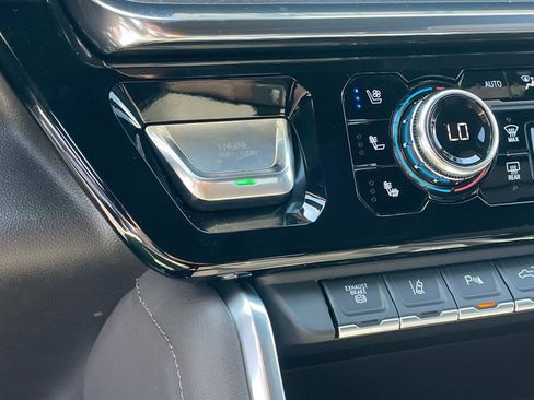 New 2025 GMC Sierra 2500 Denali w/ Denali Reserve Package image 18