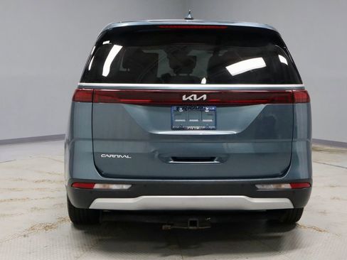 Used 2023 Kia Carnival EX FWD image 10