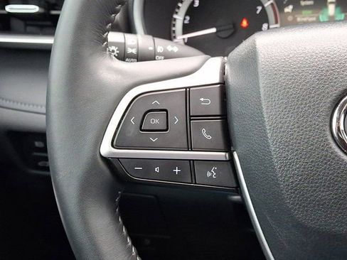 Used 2024 Toyota Highlander XLE FWD image 26