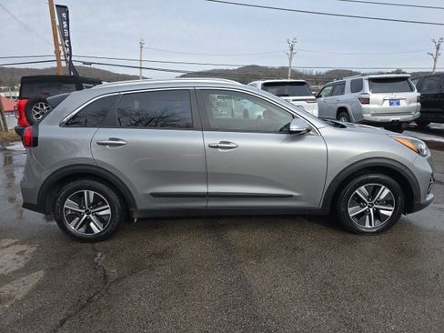 Used 2022 Kia Niro EX image 7
