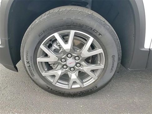 Certified 2023 GMC Acadia SLE w/ Driver Convenience Package image 9