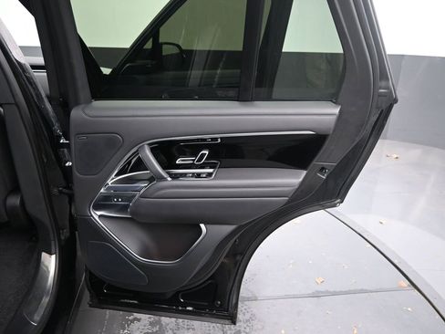 Used 2023 Land Rover Range Rover SE image 12