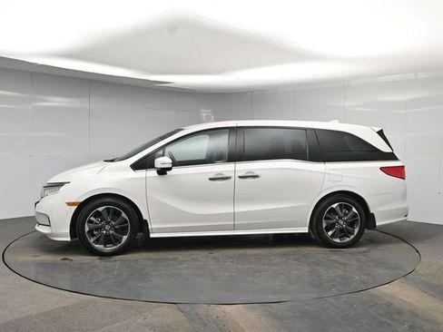 Used 2023 Honda Odyssey Elite image 2