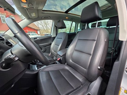 Used 2012 Volkswagen Tiguan SE image 8