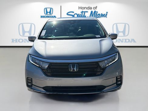 Used 2023 Honda Odyssey Elite image 2