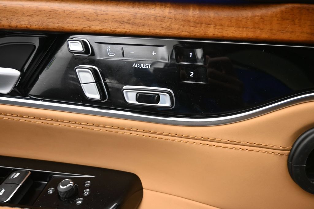 Used 2023 Jeep Grand Wagoneer Series III AWD/4WD image 19