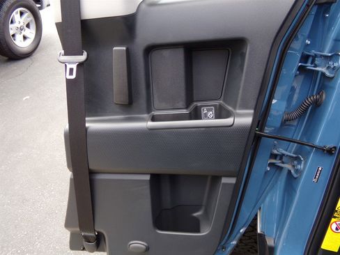 Used 2011 Toyota FJ Cruiser 4WD w/ Convenience Pkg image 55