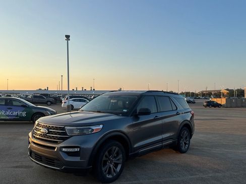 Used 2021 Ford Explorer XLT w/ Equipment Group 202A RWD image 10