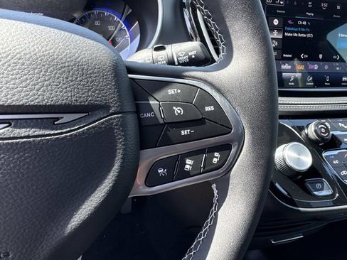 New 2027 Chrysler Pacifica Select AWD/4WD image 25