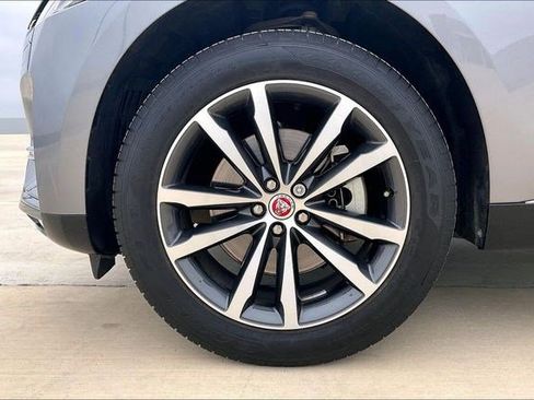 Used 2023 Jaguar F-PACE S image 9