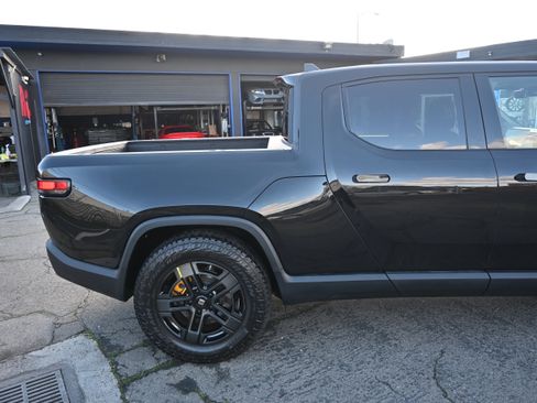 Used 2023 Rivian R1T Adventure image 8