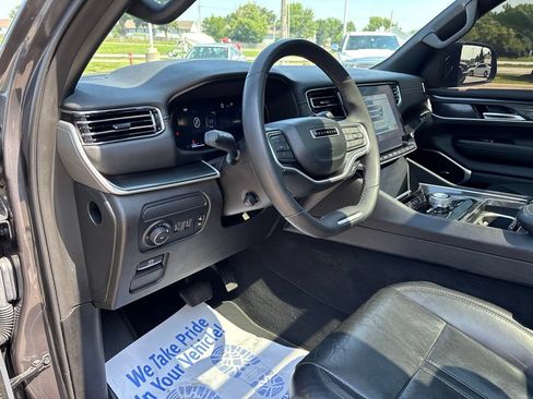 Used 2023 Jeep Wagoneer L 4WD w/ Premium Group I image 61