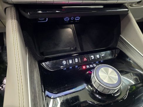 Used 2024 Jeep Wagoneer Series II w/ Flexible Seating Group image 28