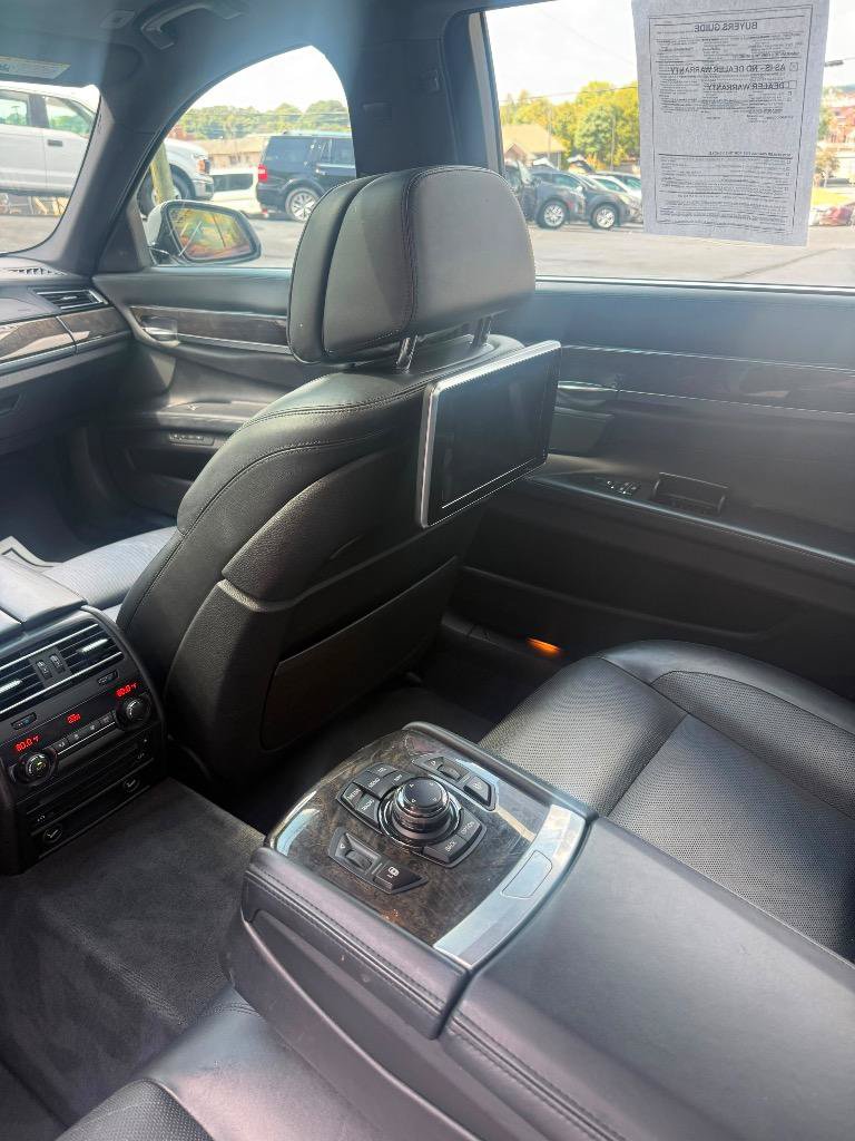 Used 2013 BMW 750Li RWD image 30