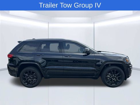 Used 2022 Jeep Grand Cherokee Laredo X RWD image 5