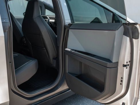 Used 2025 Tesla Cybertruck AWD Crew Cab image 22