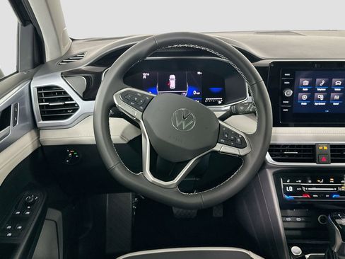 New 2025 Volkswagen Taos SE image 18