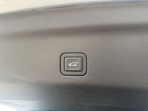 Used 2023 GMC Yukon Denali w/ Denali Reserve Package image 34