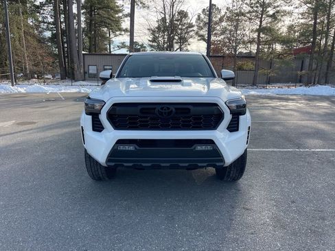 Used 2024 Toyota Tacoma TRD Sport w/ TRD Sport Upgrade Package image 3