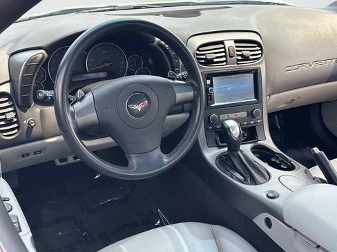 Used 2006 Chevrolet Corvette Coupe w/ Performance Package RWD image 2