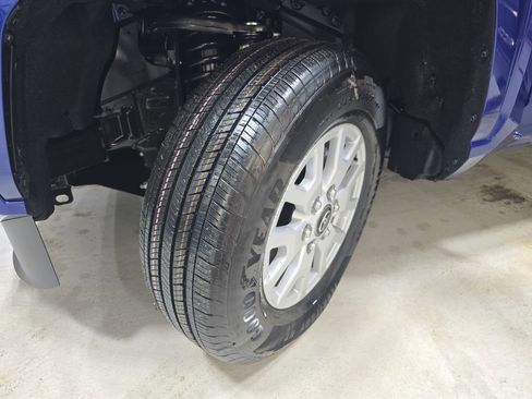 Used 2025 Toyota Tacoma SR5 image 31