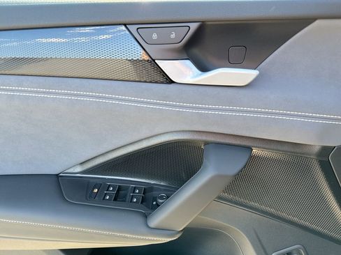 New 2026 Volkswagen Tiguan SE image 15