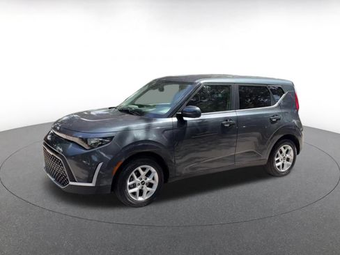 Used 2025 Kia Soul LX w/ LX Technology Package FWD image 8