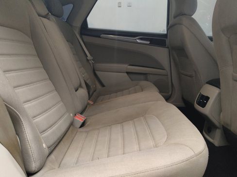 Used 2019 Ford Fusion SE FWD image 19