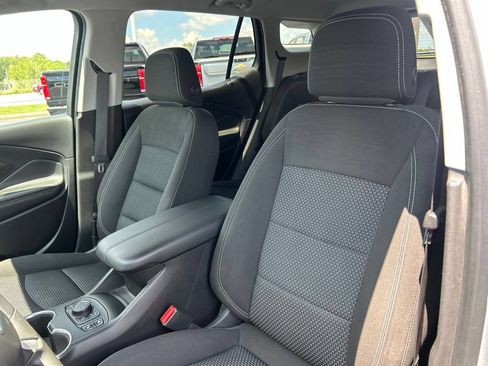 Used 2022 GMC Terrain SLE w/ Driver Convenience Package AWD/4WD image 17