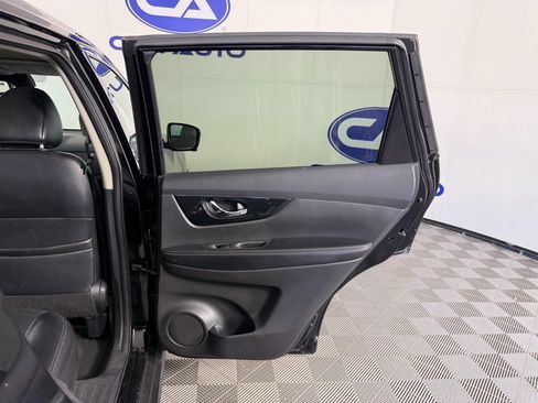 Used 2017 Nissan Rogue SL w/ SL Premium Package image 13