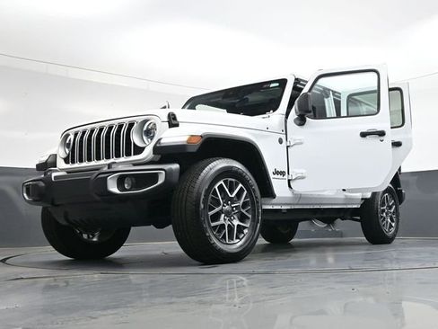 Used 2025 Jeep Wrangler Sahara image 43