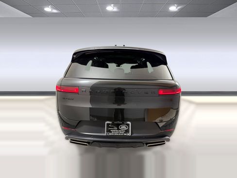 Used 2025 Land Rover Range Rover Sport SE AWD/4WD image 10