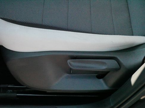 Certified 2025 Volkswagen Taos S AWD/4WD image 20