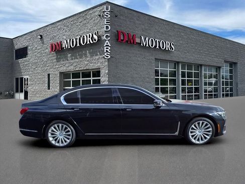 Used 2021 BMW 740i xDrive w/ Premium Package image 6