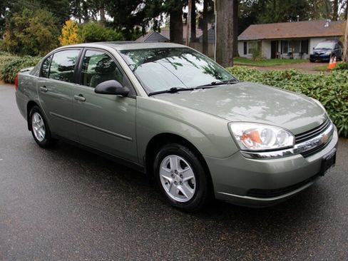 Used 2004 Chevrolet Malibu LS w/ Preferred Equipment Group image 2