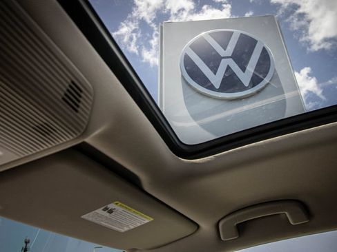 Certified 2024 Volkswagen Atlas SE FWD image 44