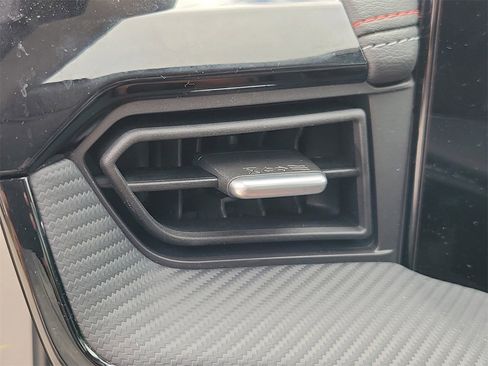 Used 2025 Nissan Kicks SR image 31