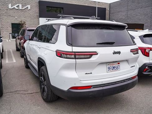 Used 2023 Jeep Grand Cherokee L Limited w/ Black Appearance Package image 12