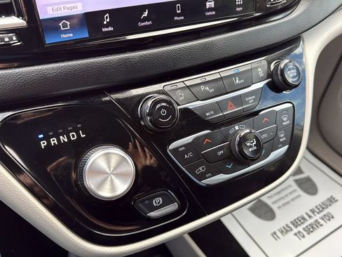 Used 2023 Chrysler Pacifica Touring-L FWD image 35