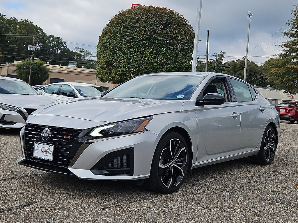 Certified 2023 Nissan Altima 2.5 SR w/ SR Premium Package FWD image 4