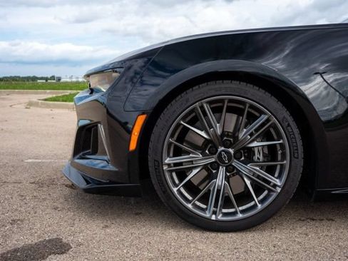 Used 2022 Chevrolet Camaro ZL1 RWD image 12