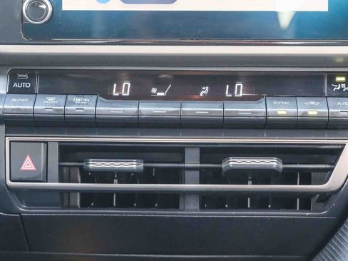Used 2025 Toyota Camry SE FWD image 15