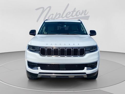 Used 2024 Jeep Wagoneer Series III AWD/4WD image 9