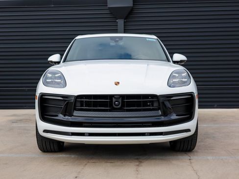 Certified 2026 Porsche Macan AWD/4WD image 10