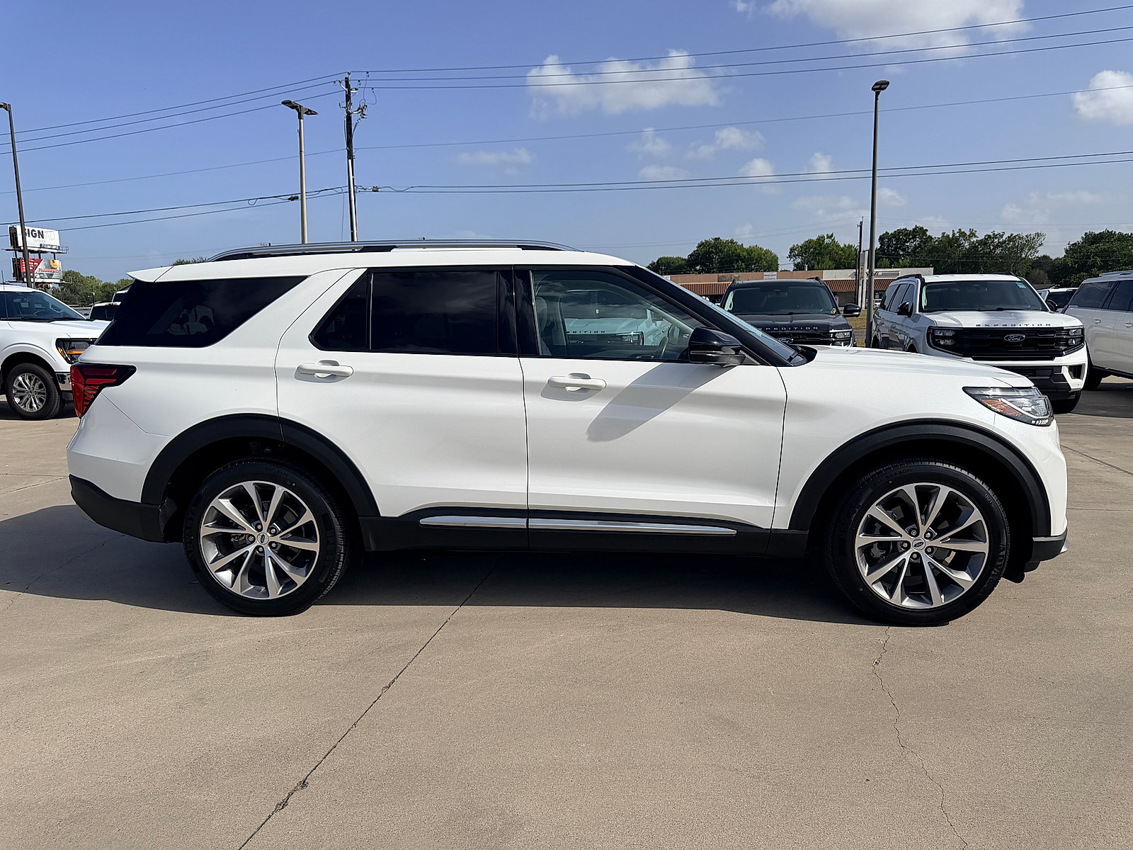 Used 2025 Ford Explorer Platinum w/ Ultimate Package AWD/4WD image 8