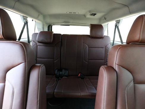 Used 2019 Chevrolet Suburban Premier w/ Premier Plus Edition AWD/4WD image 24