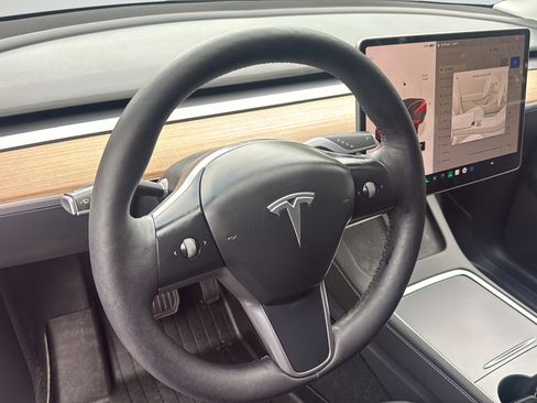 Used 2023 Tesla Model Y Long Range AWD/4WD image 14