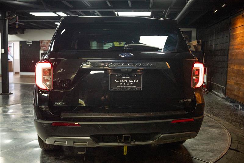 Used 2023 Ford Explorer XLT w/ Equipment Group 202A AWD/4WD image 6