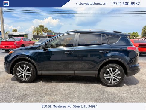 Used 2018 Toyota RAV4 LE FWD image 14